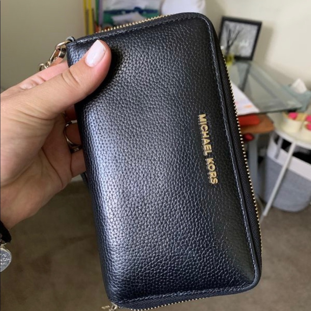 MICHAEL KORS WRISTLET WALLET